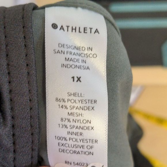 Athleta Women's Printed Mesh Racer Run Short 4" Size 1X Camo Print Stretch - Picture 12 of 13
